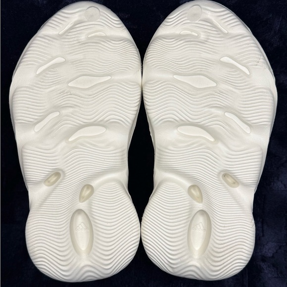 Adidas Yeezy RNNRS White Foam Slip-On Shoes - Picture 4 of 4